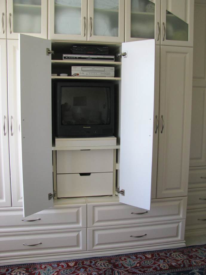 Babilo Building wardrobe and closet systems in Ottawa for your family