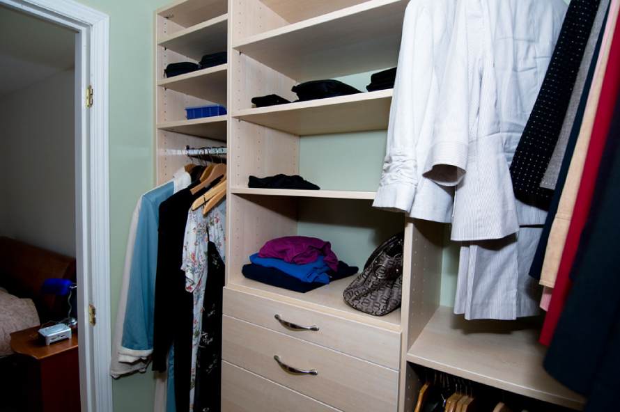 Babilo Building wardrobe and closet systems in Ottawa for your family