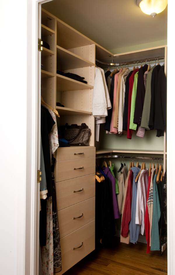 Babilo Building wardrobe and closet systems in Ottawa for your family