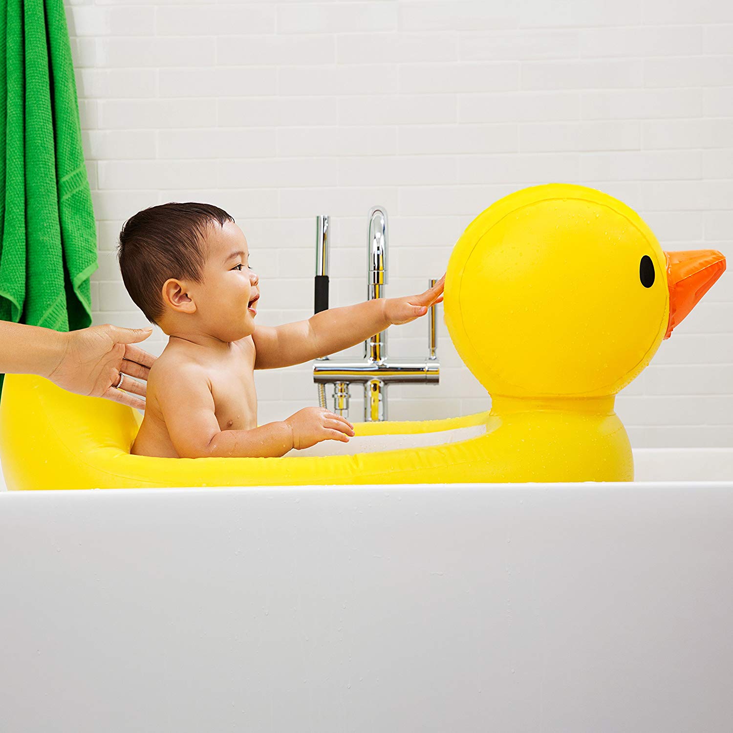 Baby and Beyond Munchkin White Hot® Inflatable Safety Duck Tub