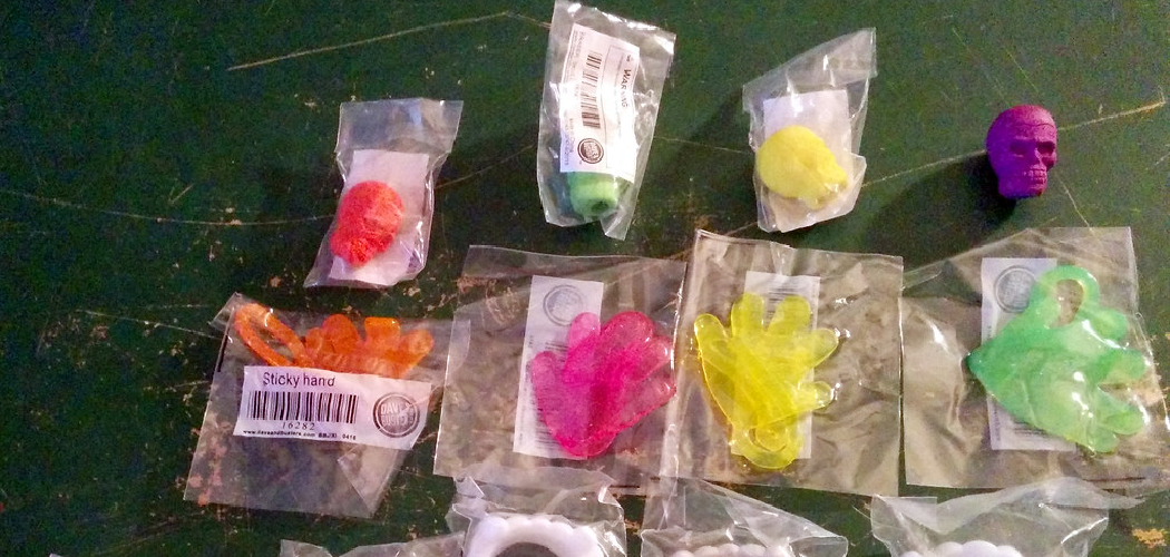 How to Clean Sticky Hand Toy 10 Easy Steps (2024)