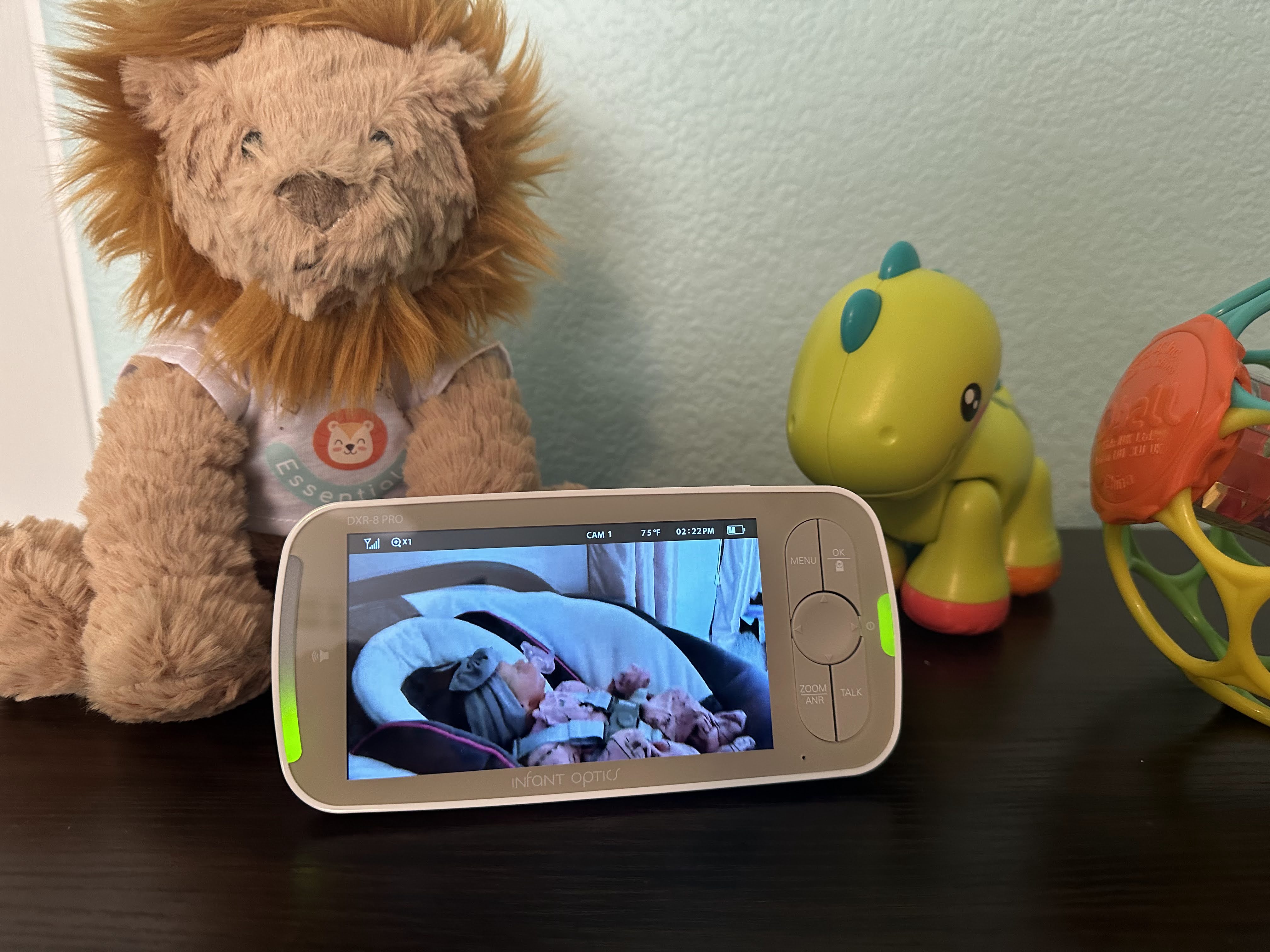 Infant Optics DXR8 Pro Review Best NonWiFi Baby Monitor