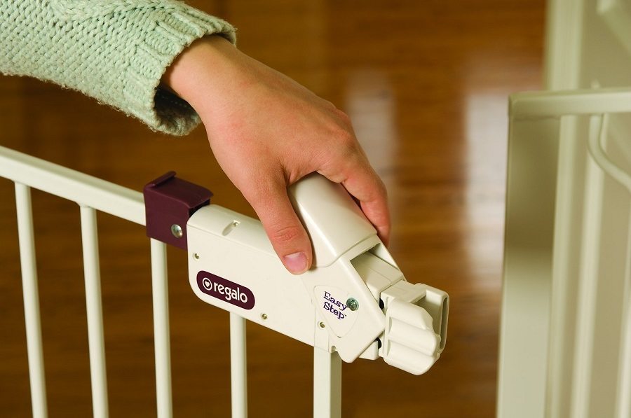 Regalo Easy Step Baby Gate Review Baby Safe Gates
