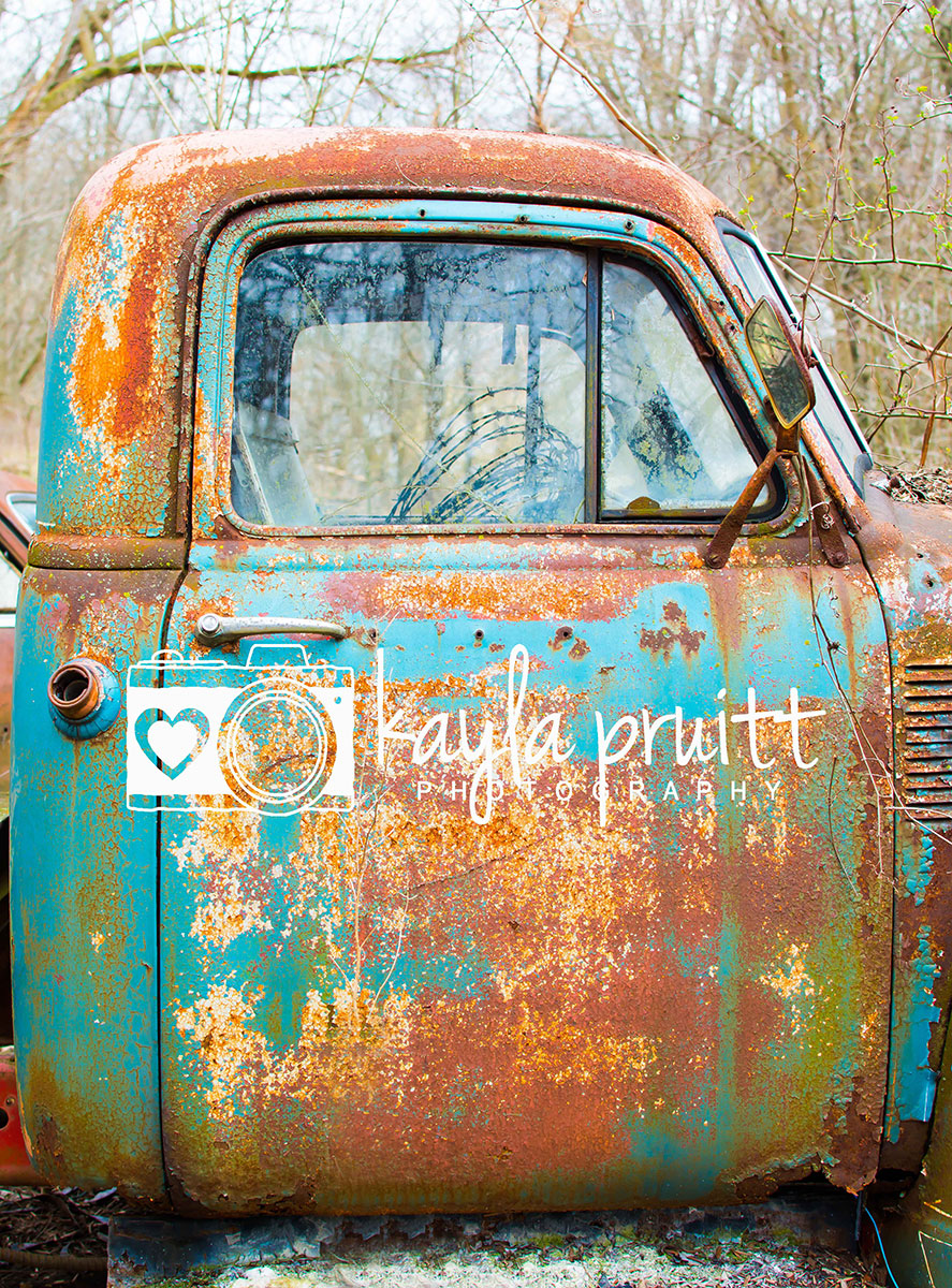 Rusty Truck Door Backdrops Canada
