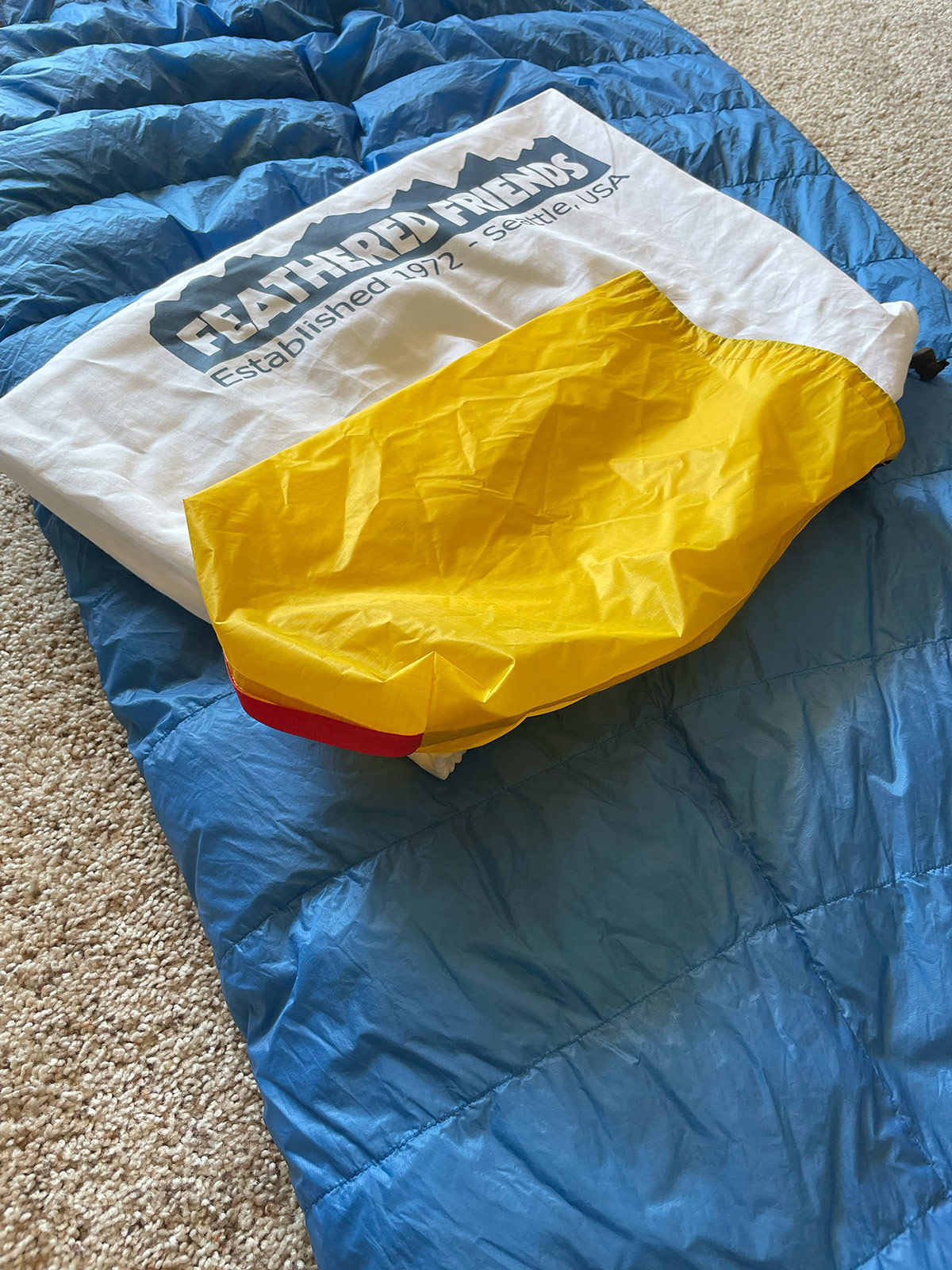 Feathered Friends Flicker UL 40 Degree Wide Quilt / Sleeping Bag (Size Regular / Color Azure