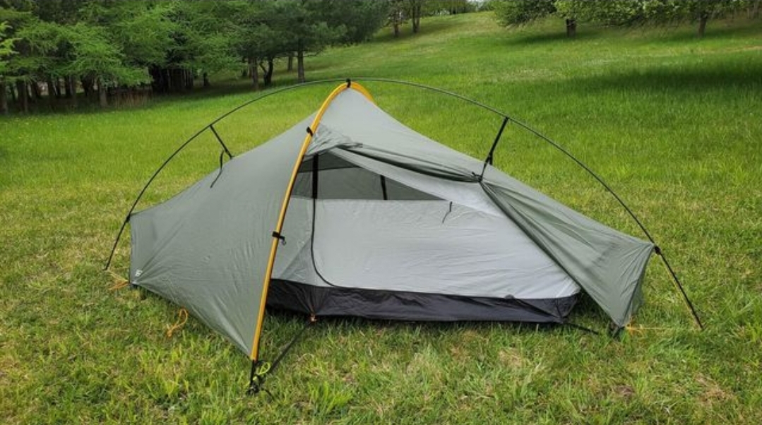 Tarptent Moment DW Solid Backpacking Light