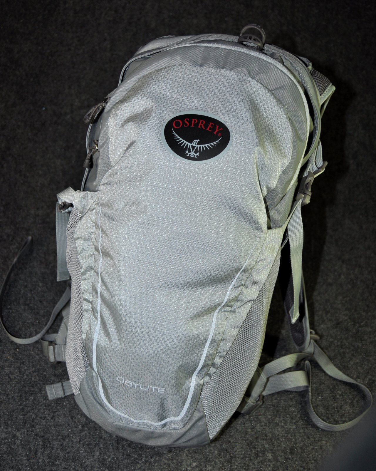 FS Osprey Daylite Day Pack, 13 Liters, 16oz, Light Gray Backpacking Light