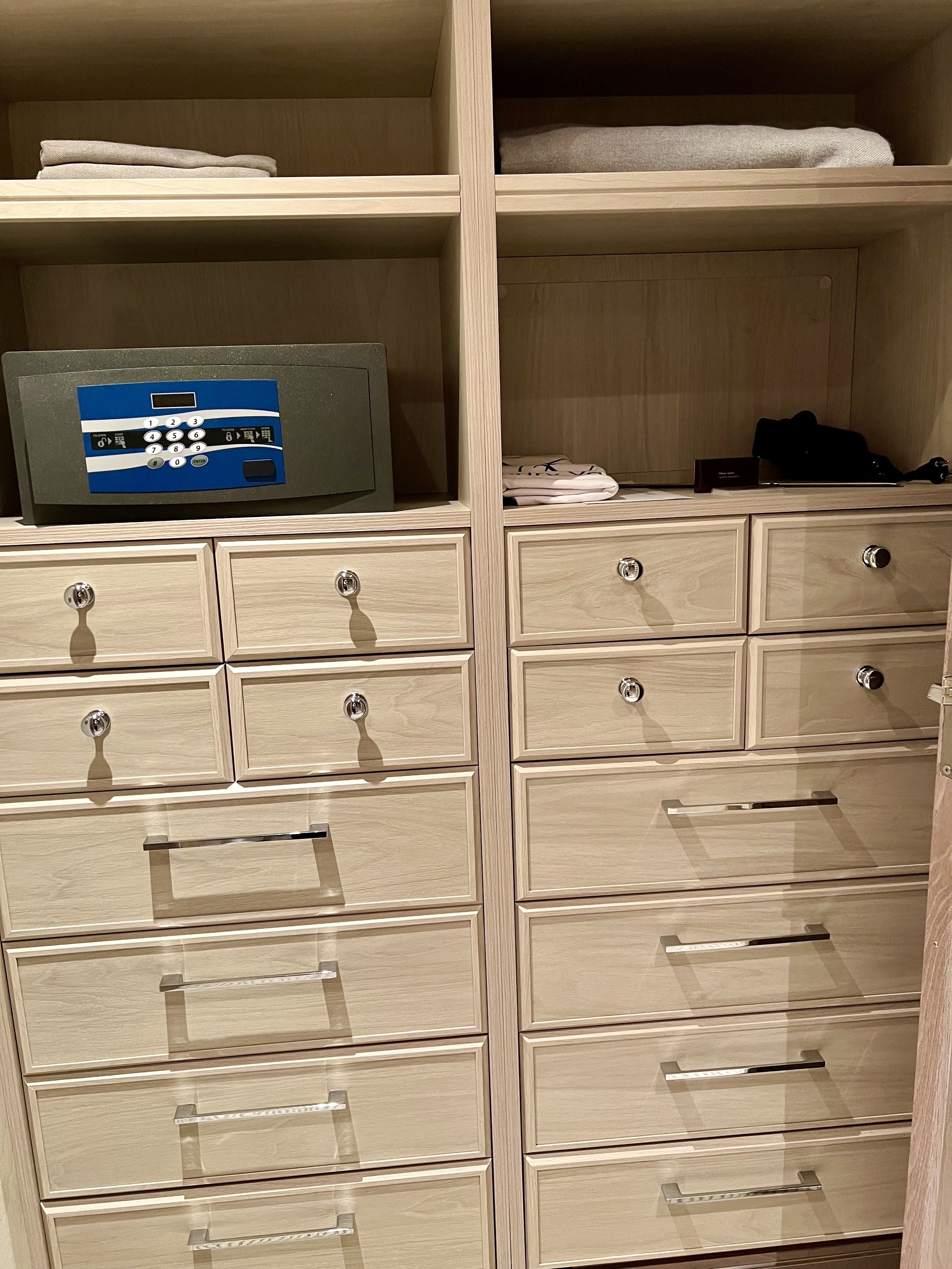 grandeur penthouse closet