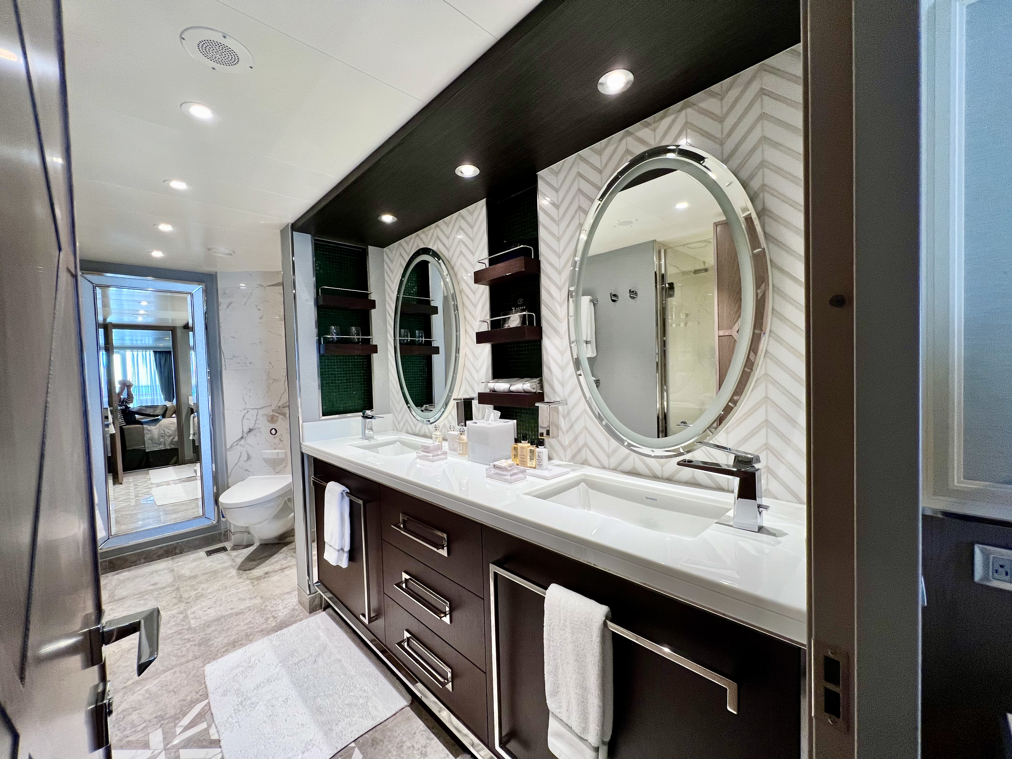 grandeur penthouse bathroom