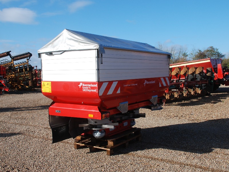 Used KVERNELAND Fertilizer Spreader For Sale