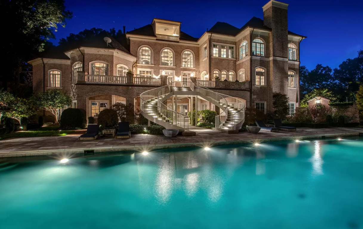 Waterfront Backyard Bay in Tennessee Backyard Bay