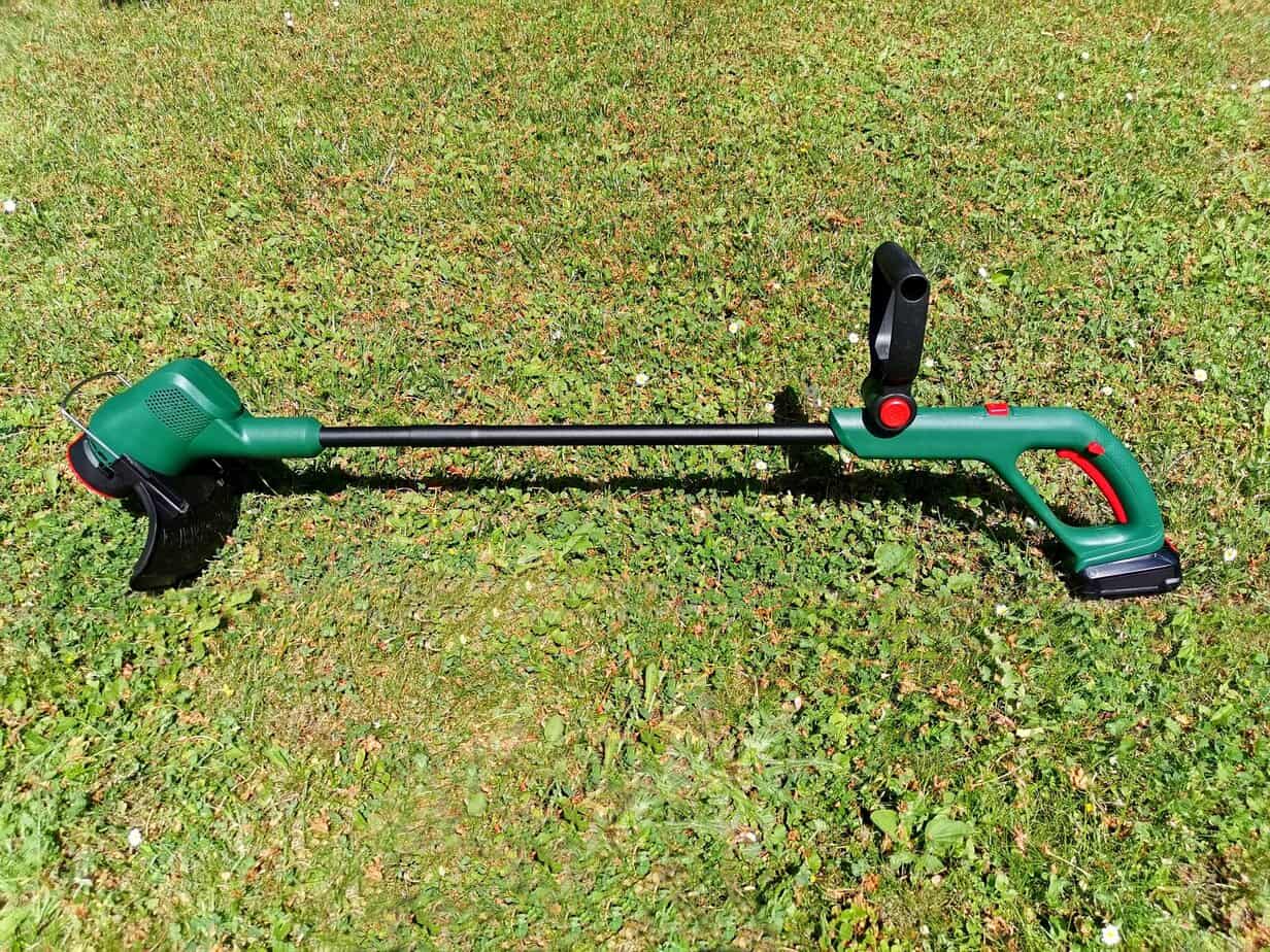How To Choose a String Trimmer [Buying Guide] BackyardGadget