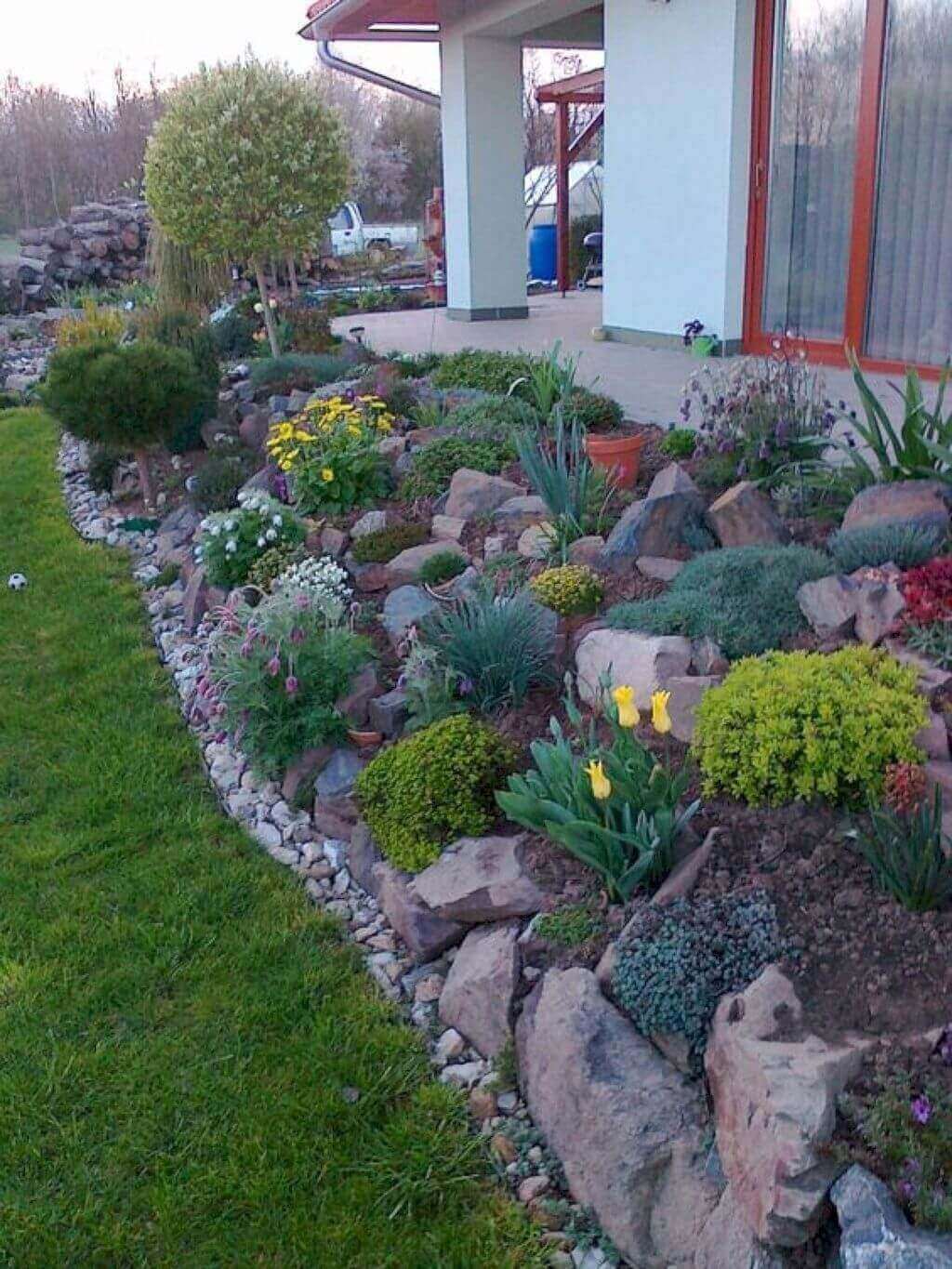 30 Lawn Edging Designs for You to Pick