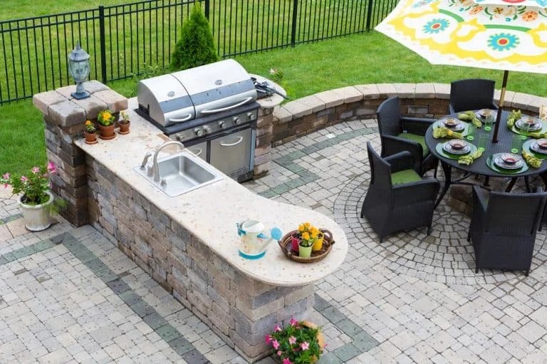 How Much Should an Outdoor Kitchen Cost with 6 Examples