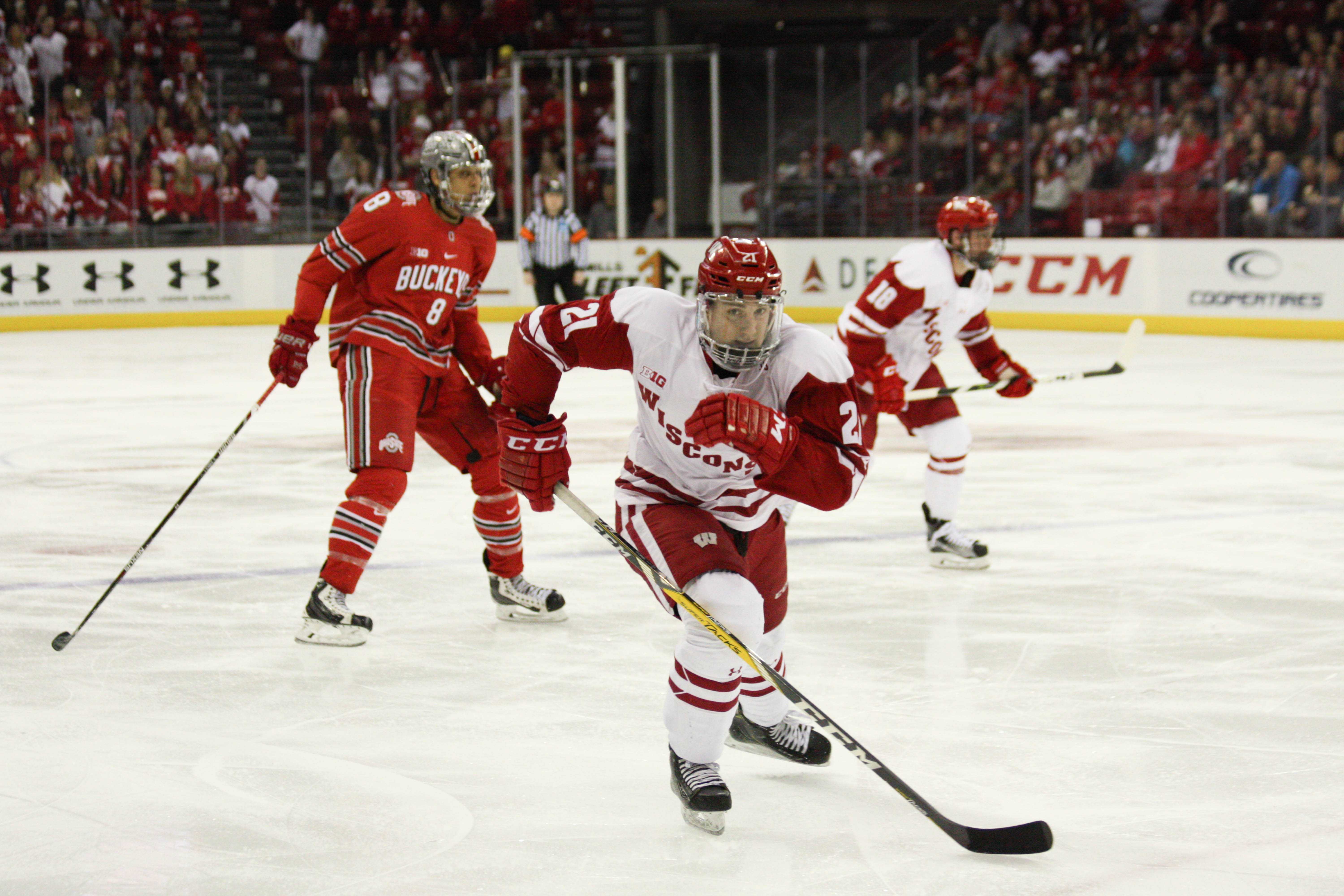 Men's hockey Wisconsin headed to semifinals in Big Ten Tournament
