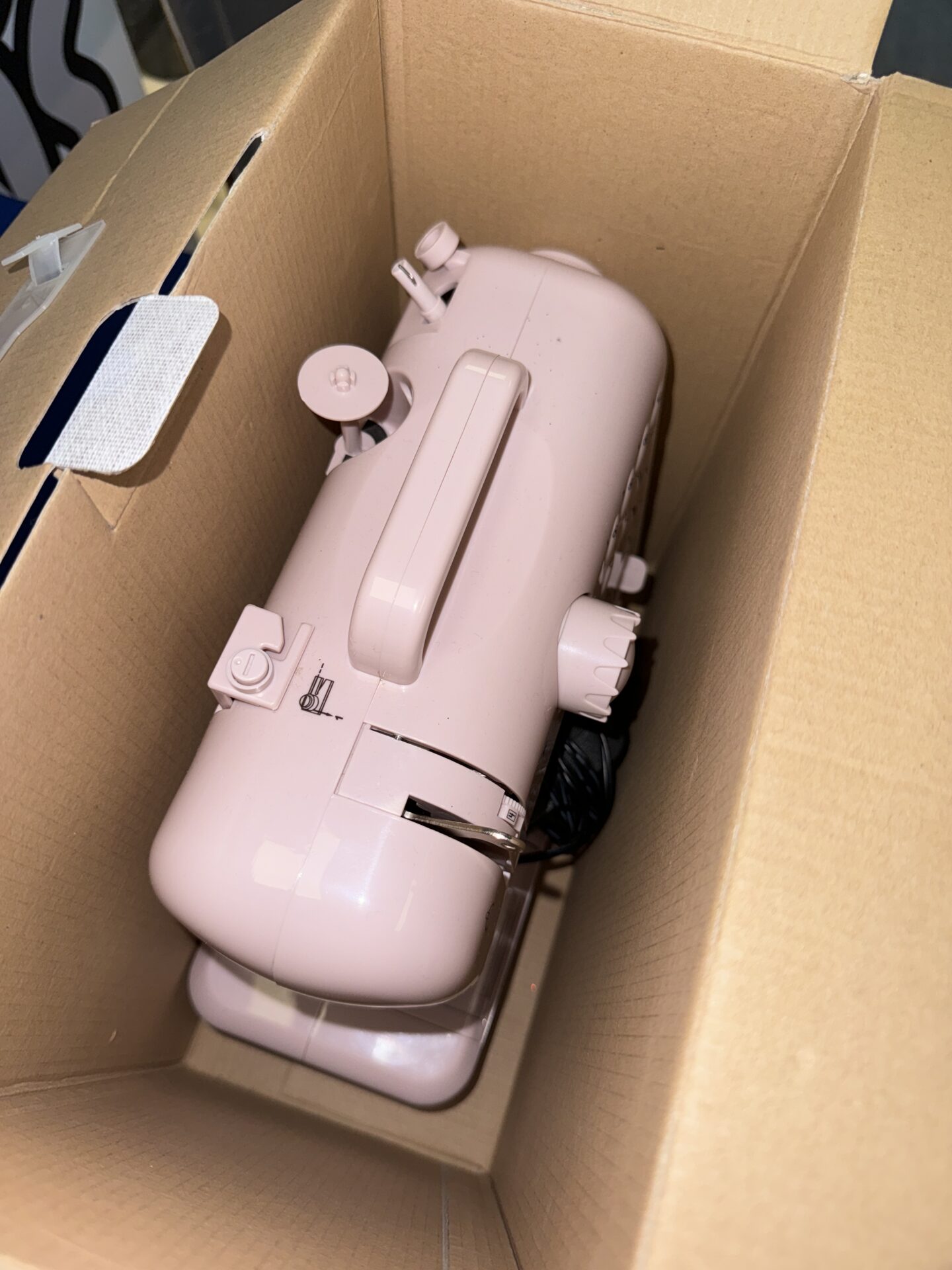 So crafty children’s midi sewing machine Badgers Auctions Onsite