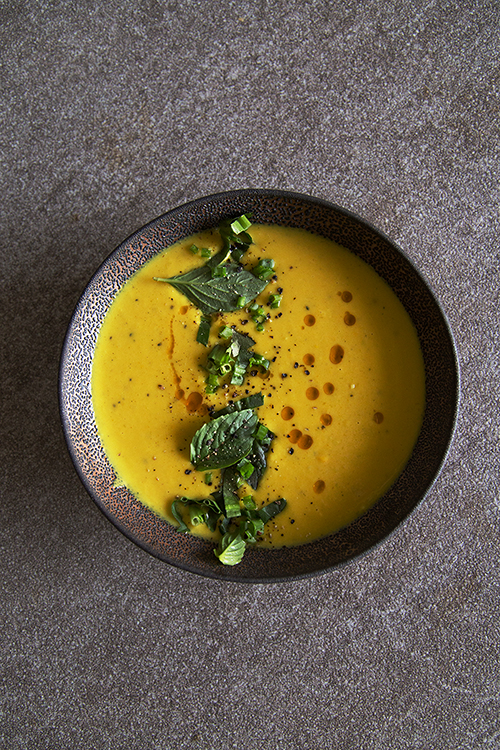 Kürbissuppe mit geröstetem Sesamöl