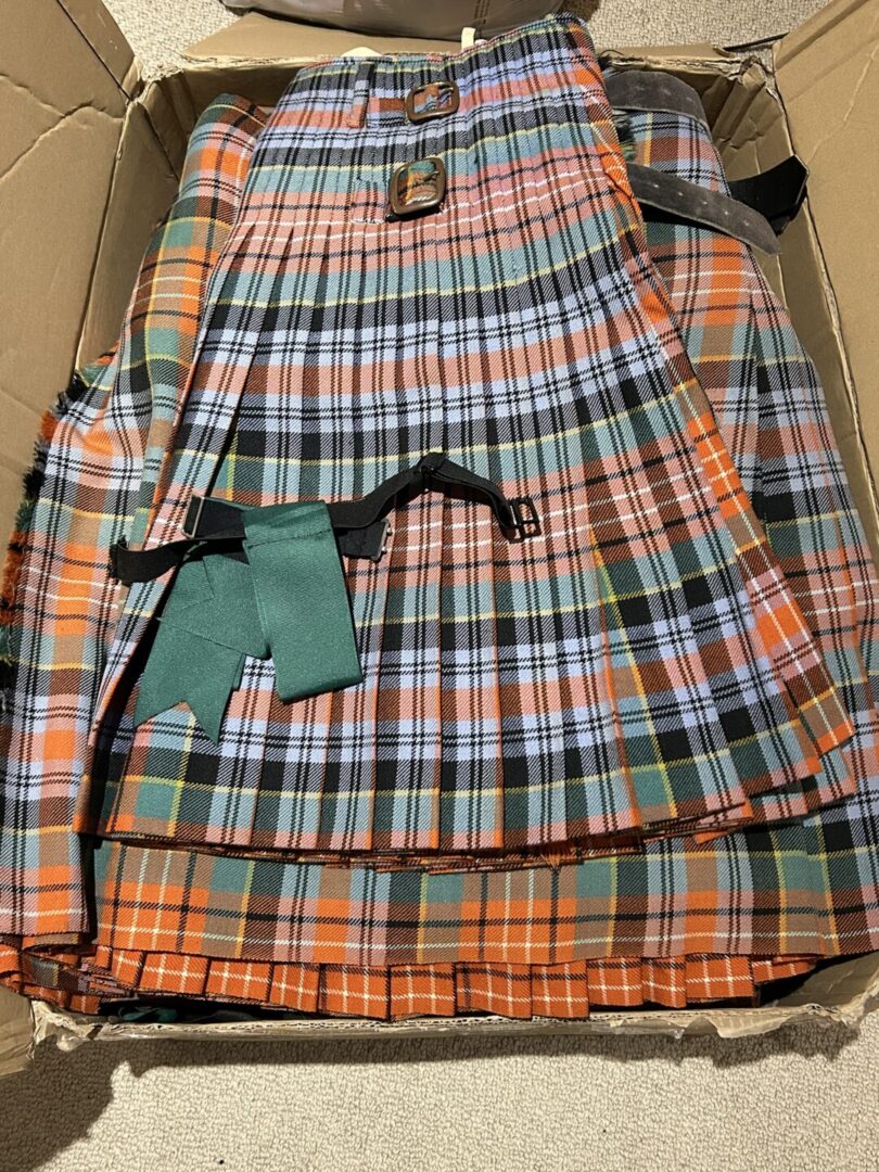 Bagpipe Central 15x Ancient Caledonia Kilts & 10m of Tartan