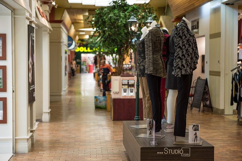 Centre commercial Le Village BaieSaintPaul Guide