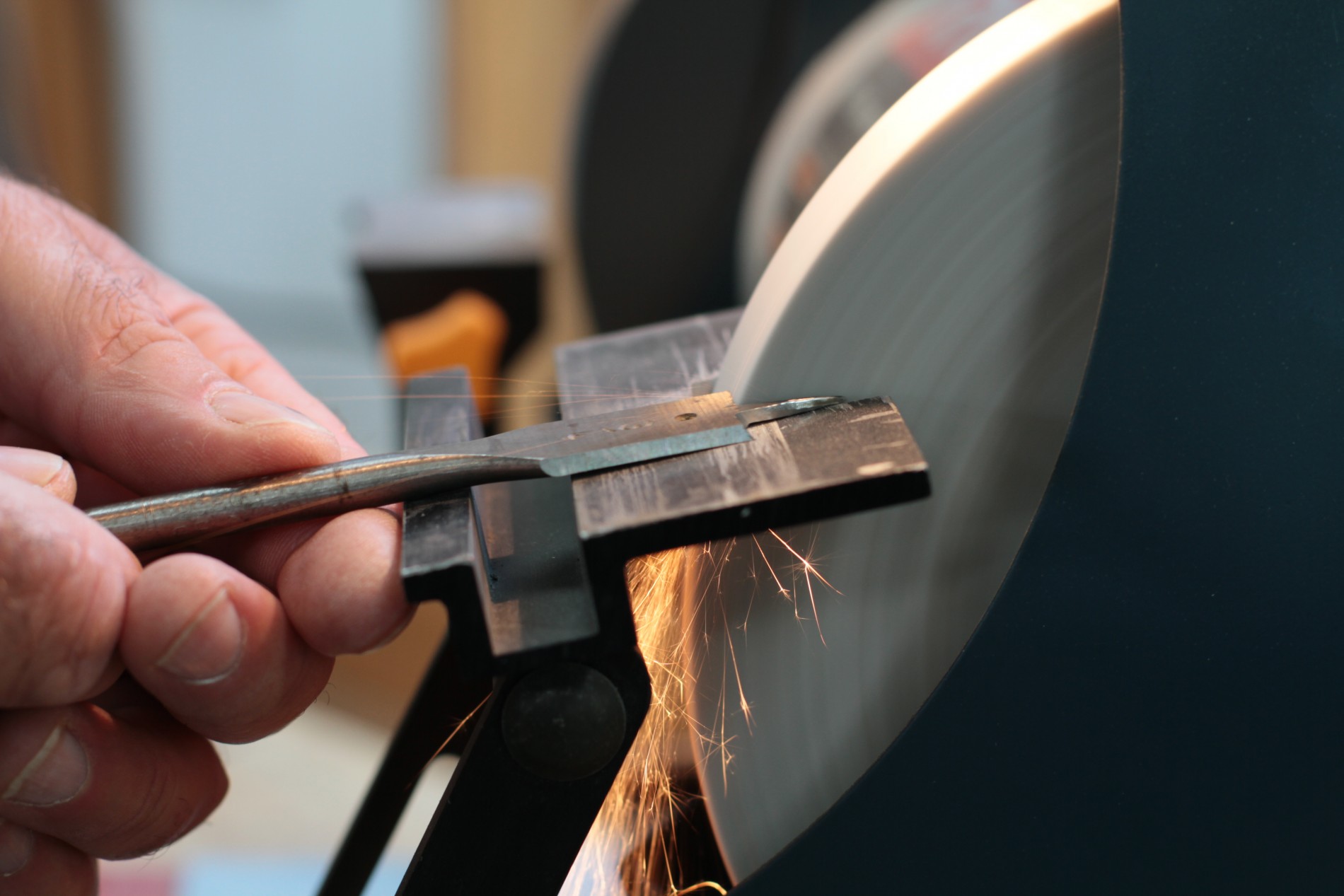 VIDEO HOWTO Sharpening a Spade Bit