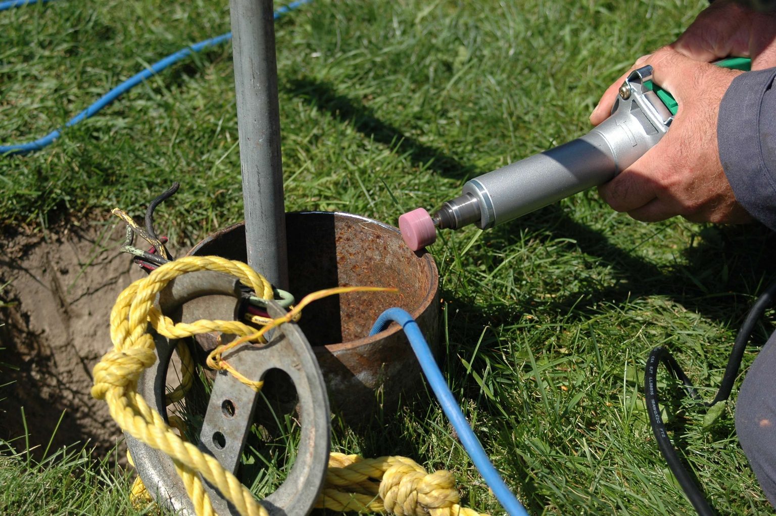 How to Install a Submersible Pump Baileylineroad