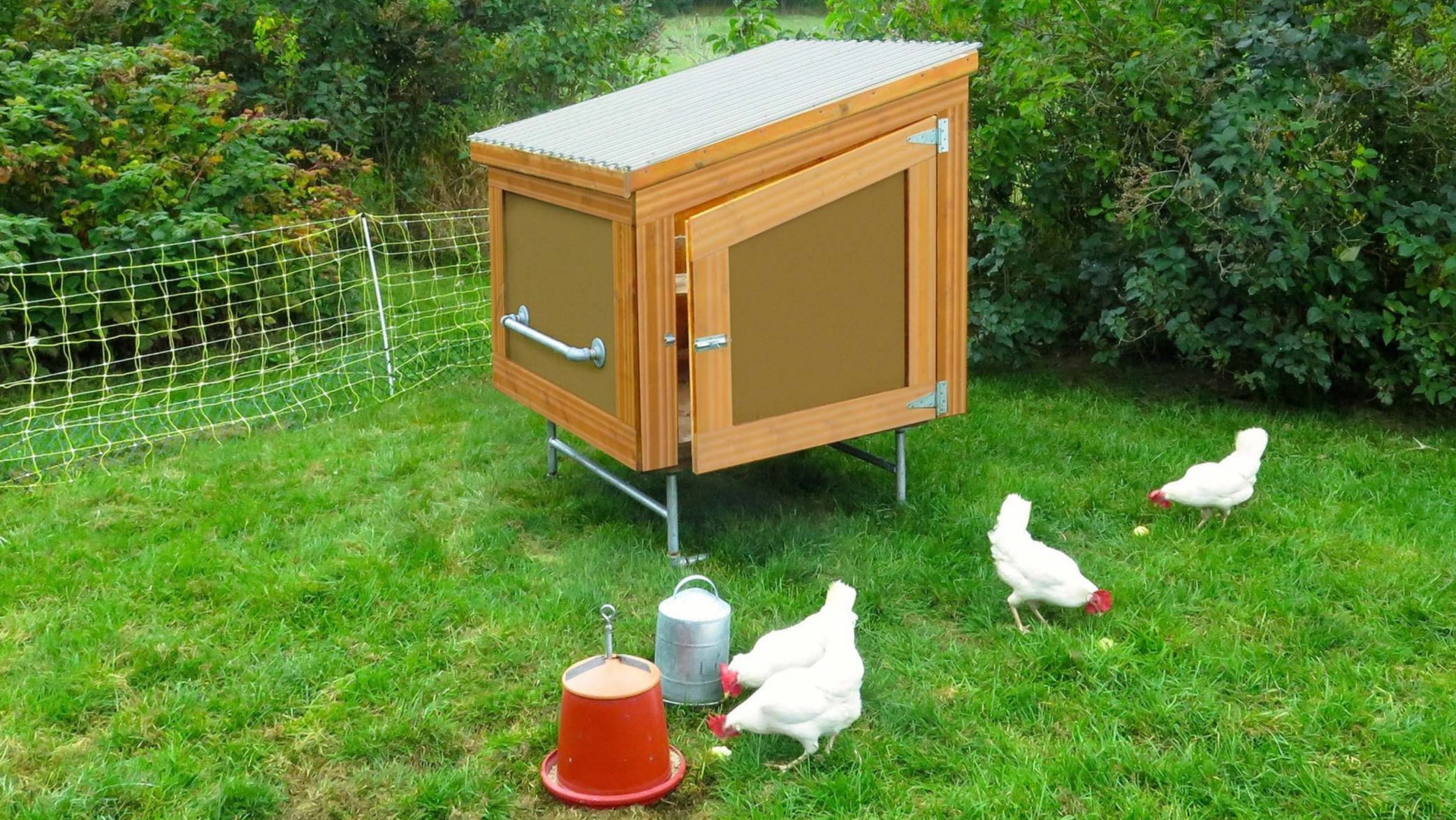 BACKYARD CHICKEN HOUSE Download Free Building Plans