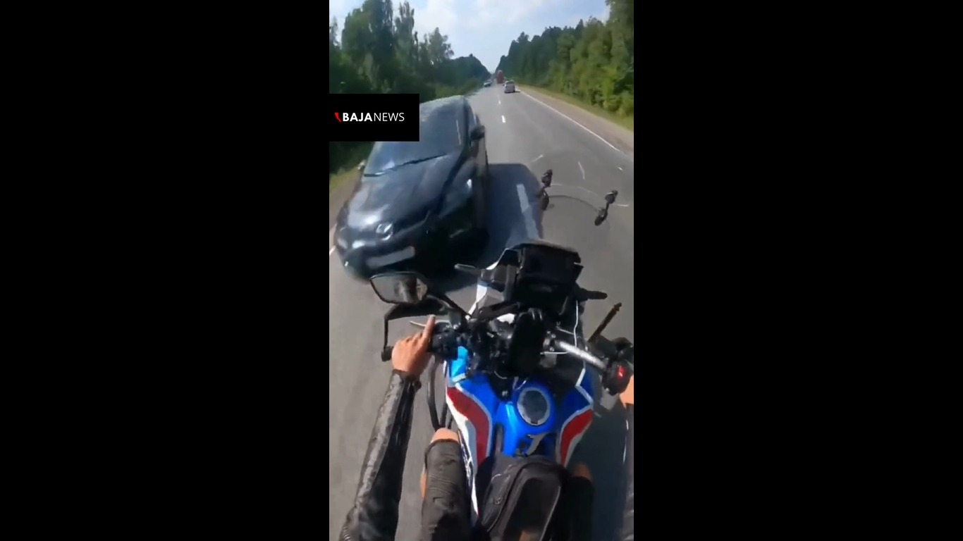 [GRAPHIC VIDEO] Motorcyclist records his own accident Loses his foot