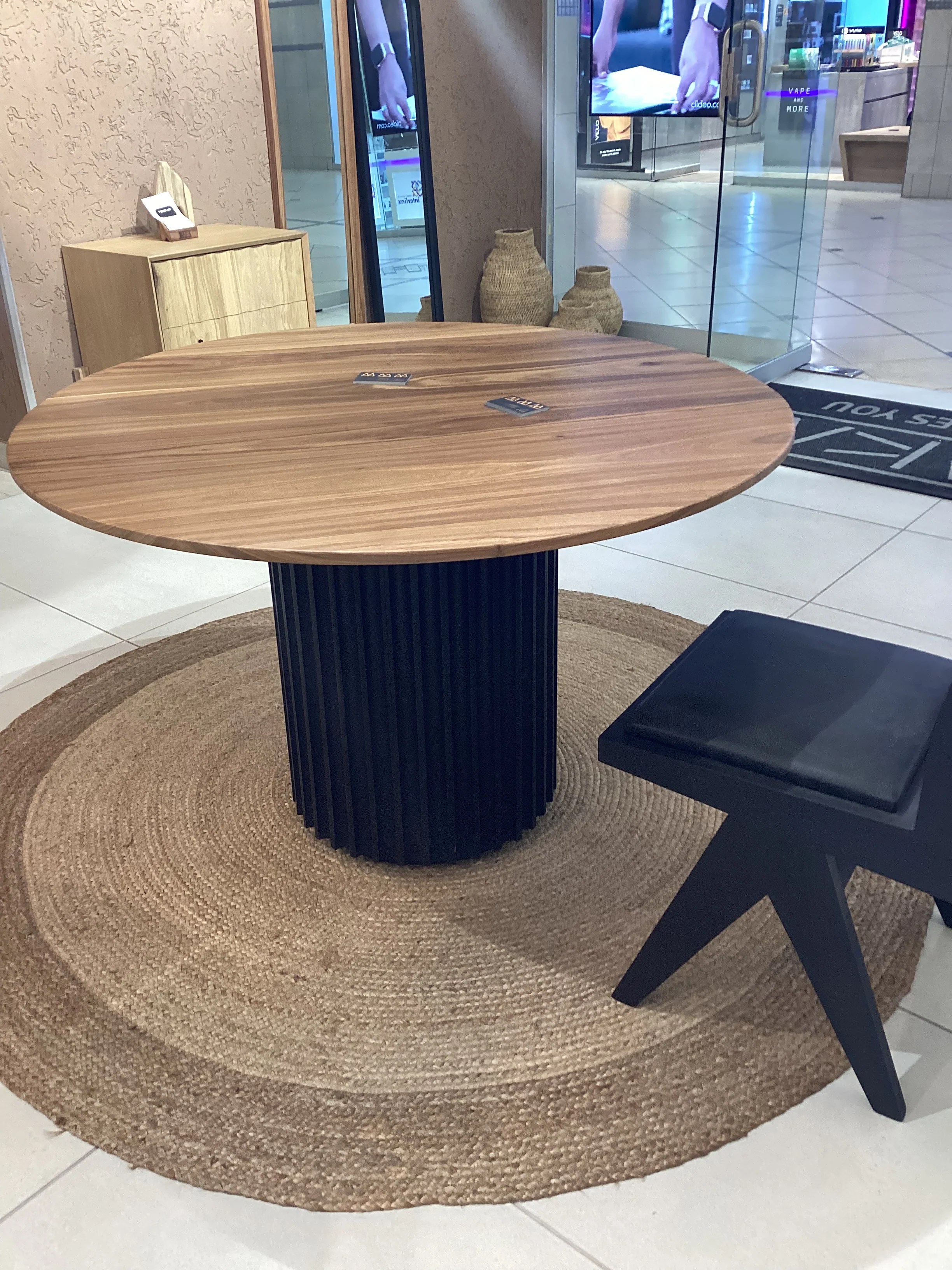 DRUM BASE DINING TABLE Baka Home