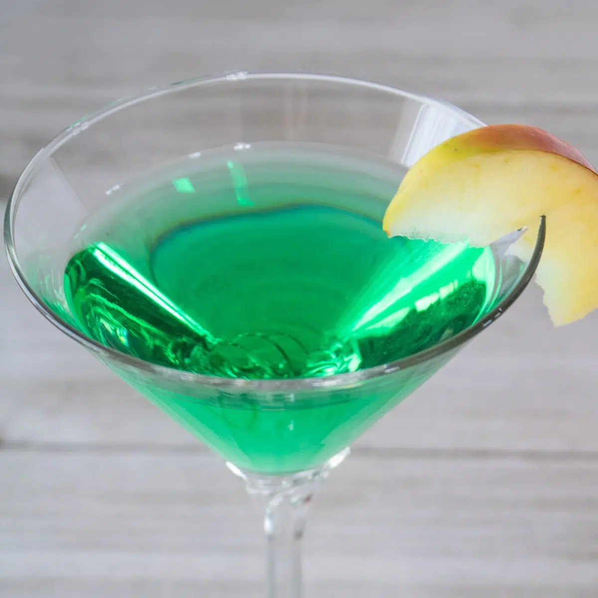 Appletini (Sour Apple Martini Cocktail) Bake It With Love