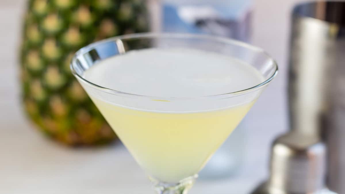 Pineapple Martini (Super Tasty Pineapple Cocktail!) Bake It With Love
