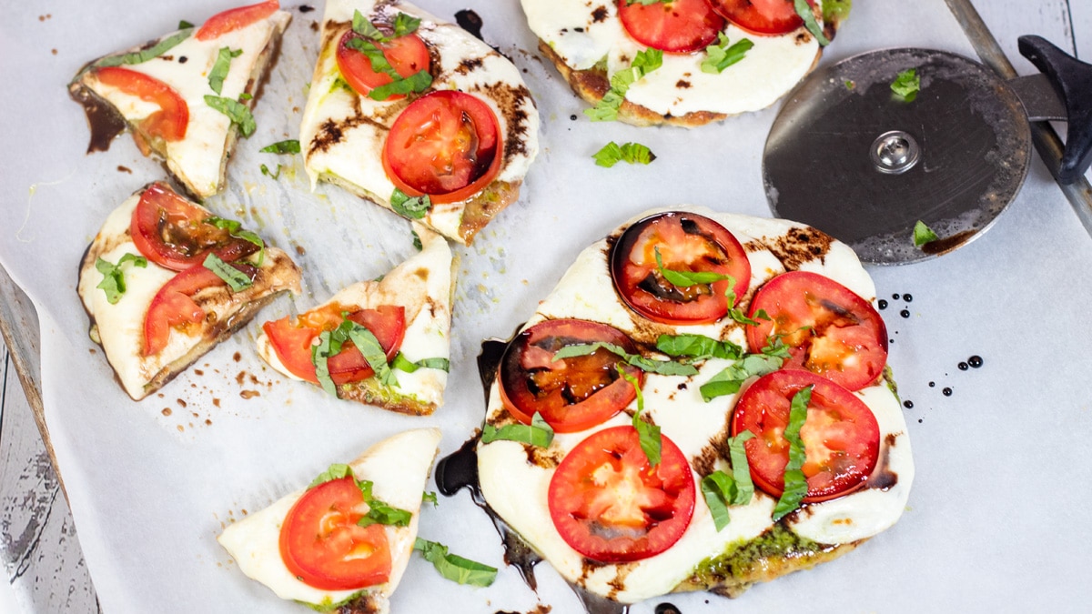 Best Caprese Flatbread Quick & Delicious Vegetarian Pizza