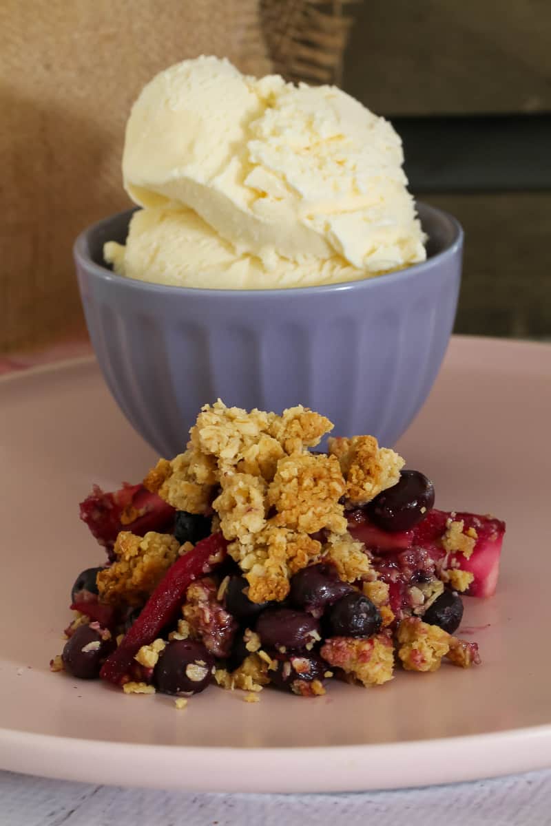 The Ultimate Apple Blueberry Crumble (super easy recipe!) Bake Play Smile