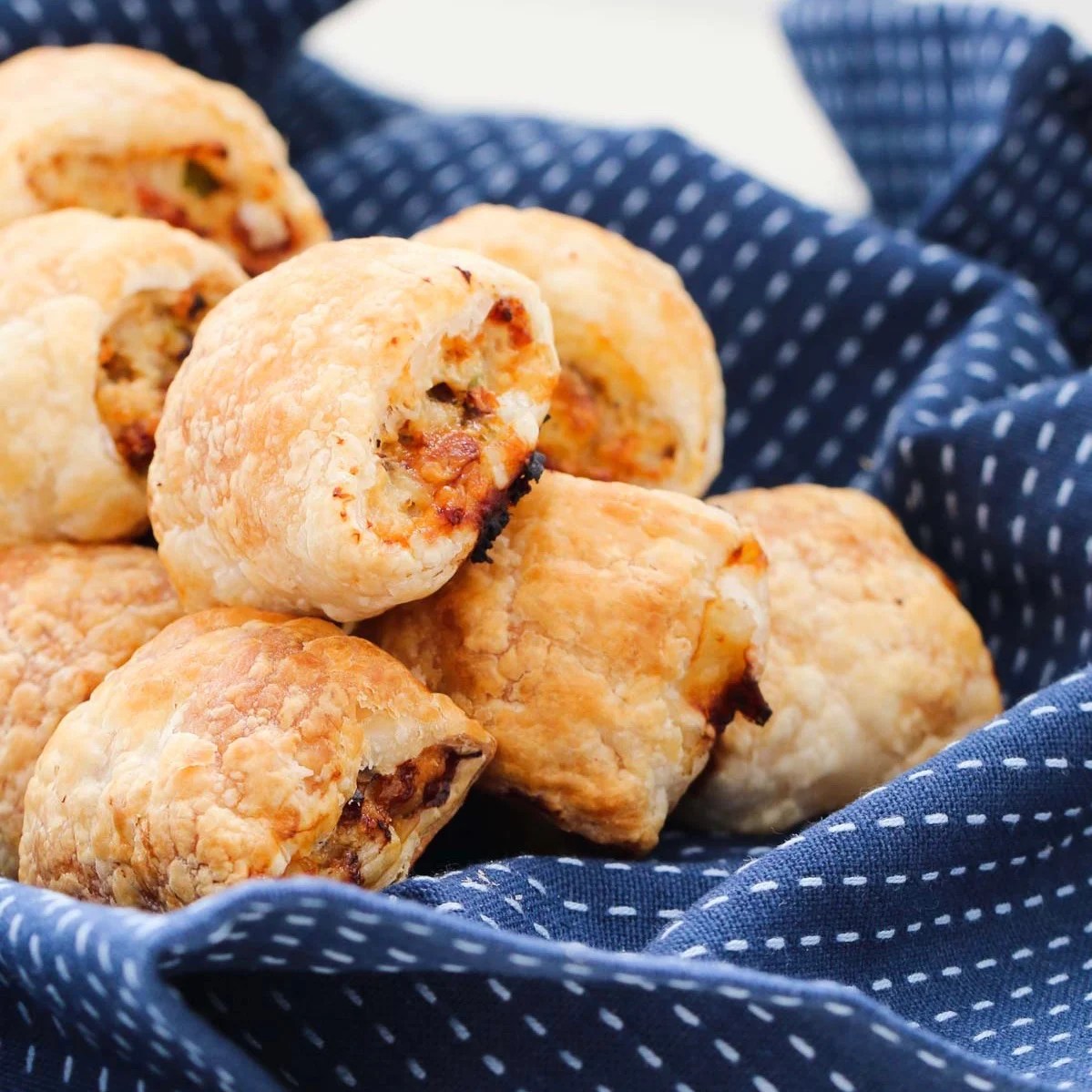 Easy Sausage Rolls with Beef and Sausage Mince Bake Play Smile