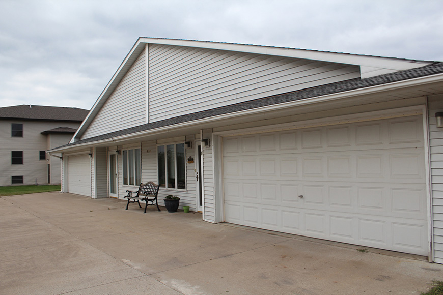 Modern Winona Townhouse 970 49th Ave, Winona MN BakerApts