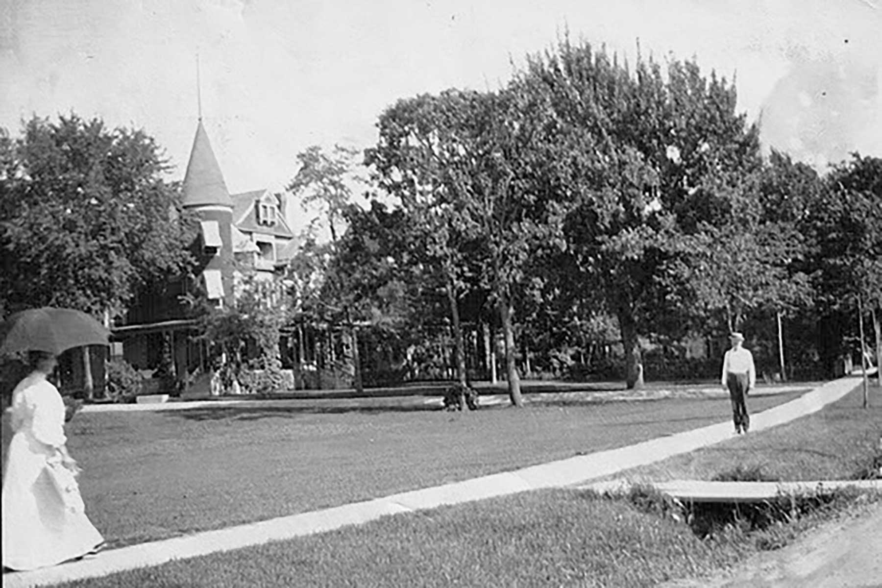 The Historic Baker House In Lake Geneva, WI Established 1885 History