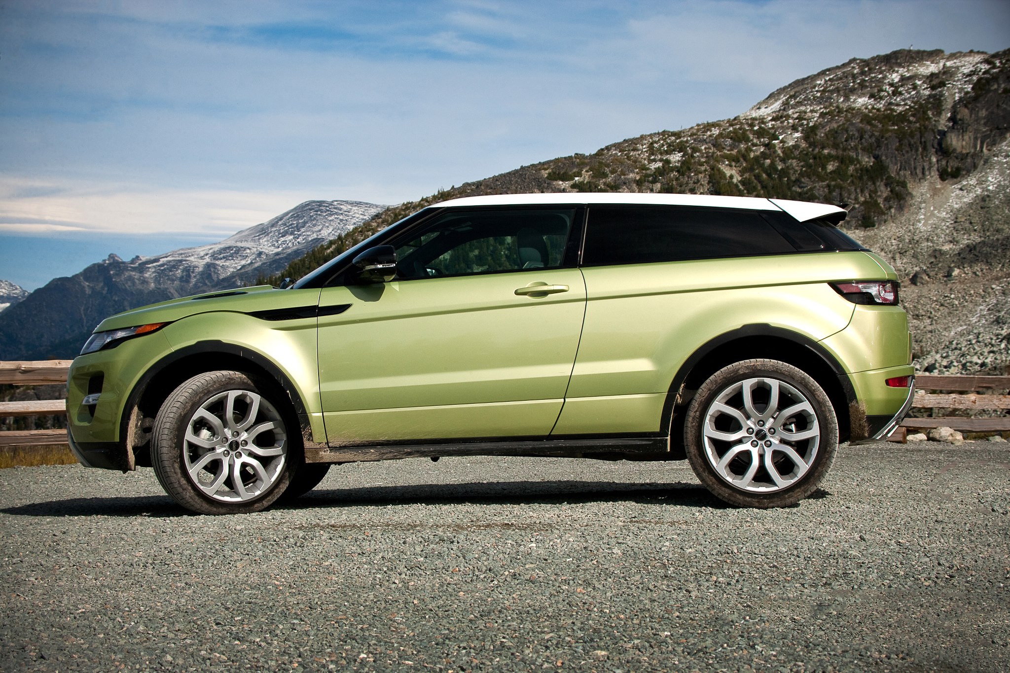 Range Rover Evoque Named Esquire Magazine's SUV of the Year Baker