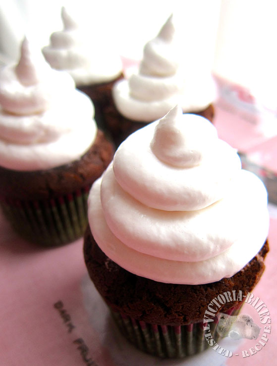 martha stewart hihat cupcakes another way to use up 2 egg whites