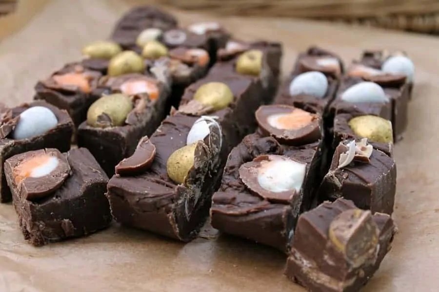 Slow Cooker Easter Egg Fudge BakingQueen74