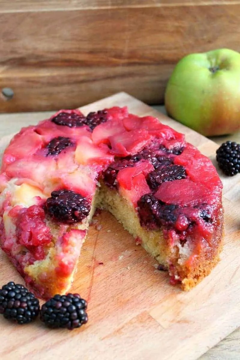 Slow Cooker Blackberry and Apple Cake BakingQueen74