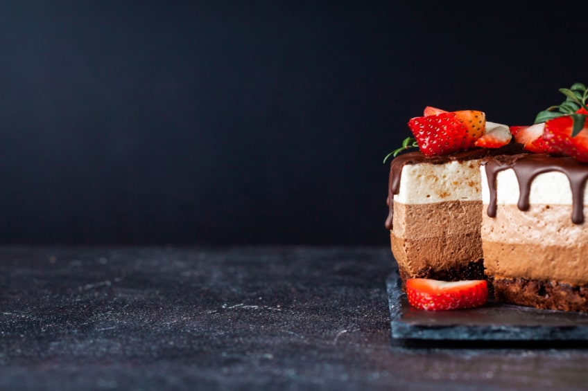 Is Aluminum or Stainless Steel Better for Cake Pans? Baking Wit