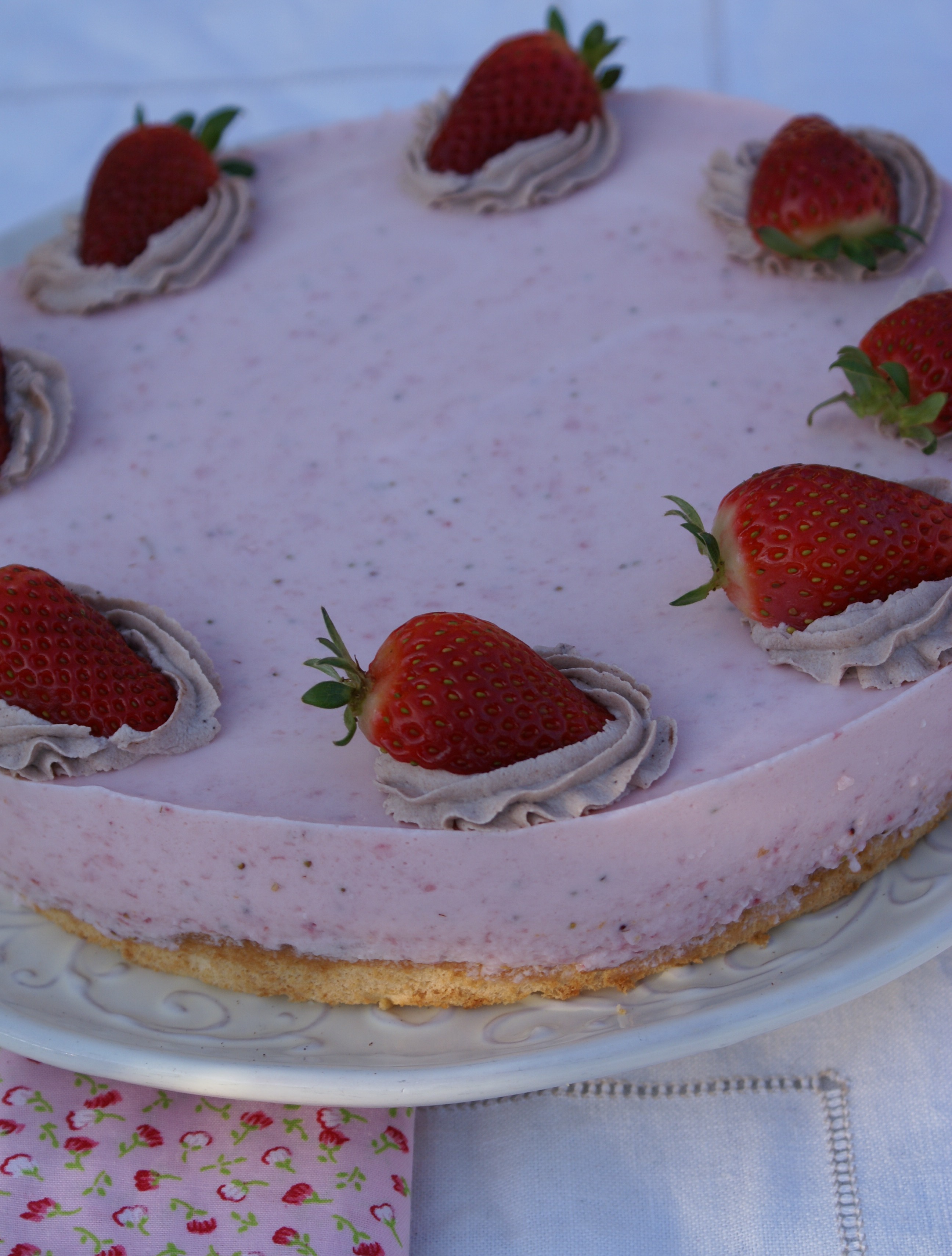 Strawberry-yogurt cake