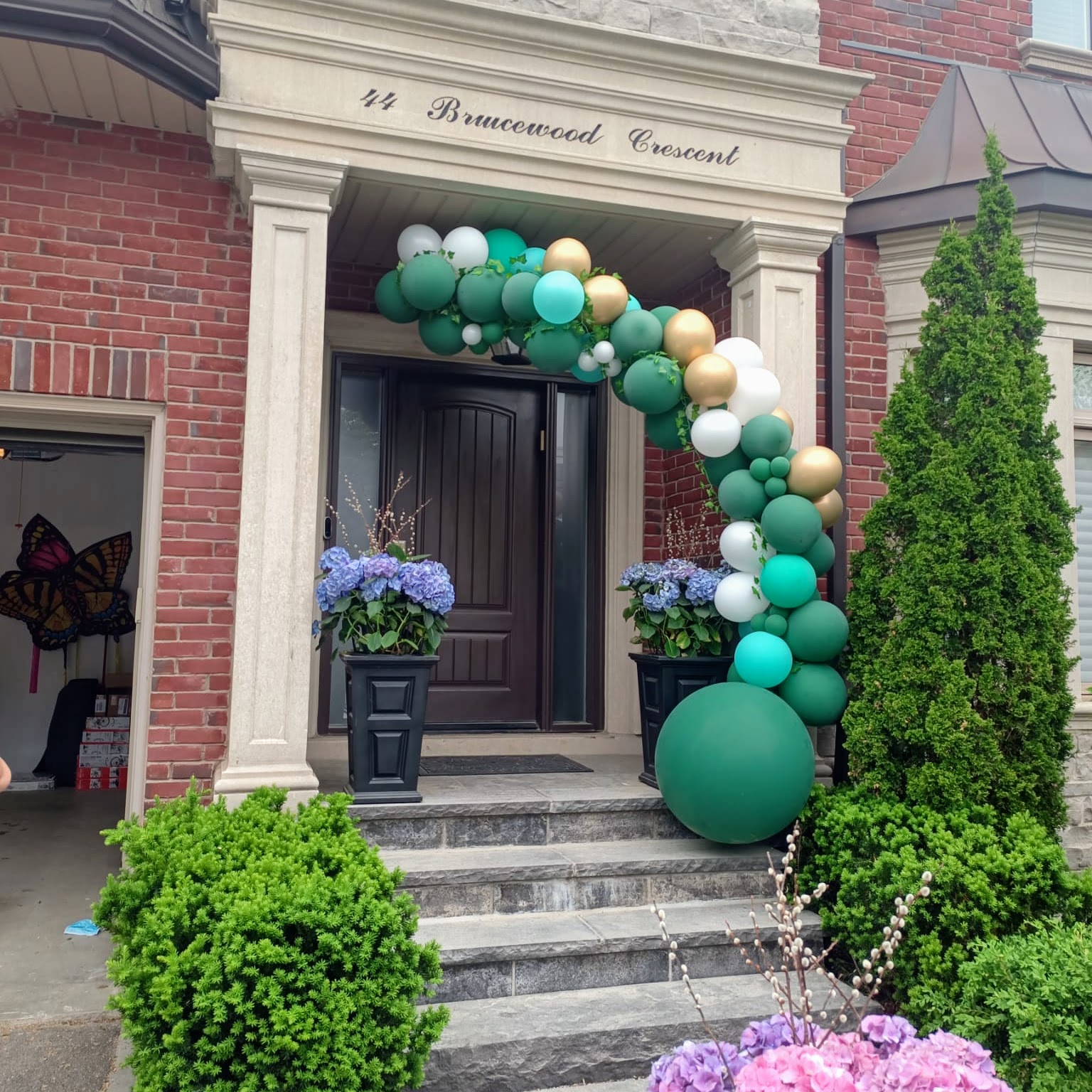 Oakville balloon decor fun in the sun Balloons Bash