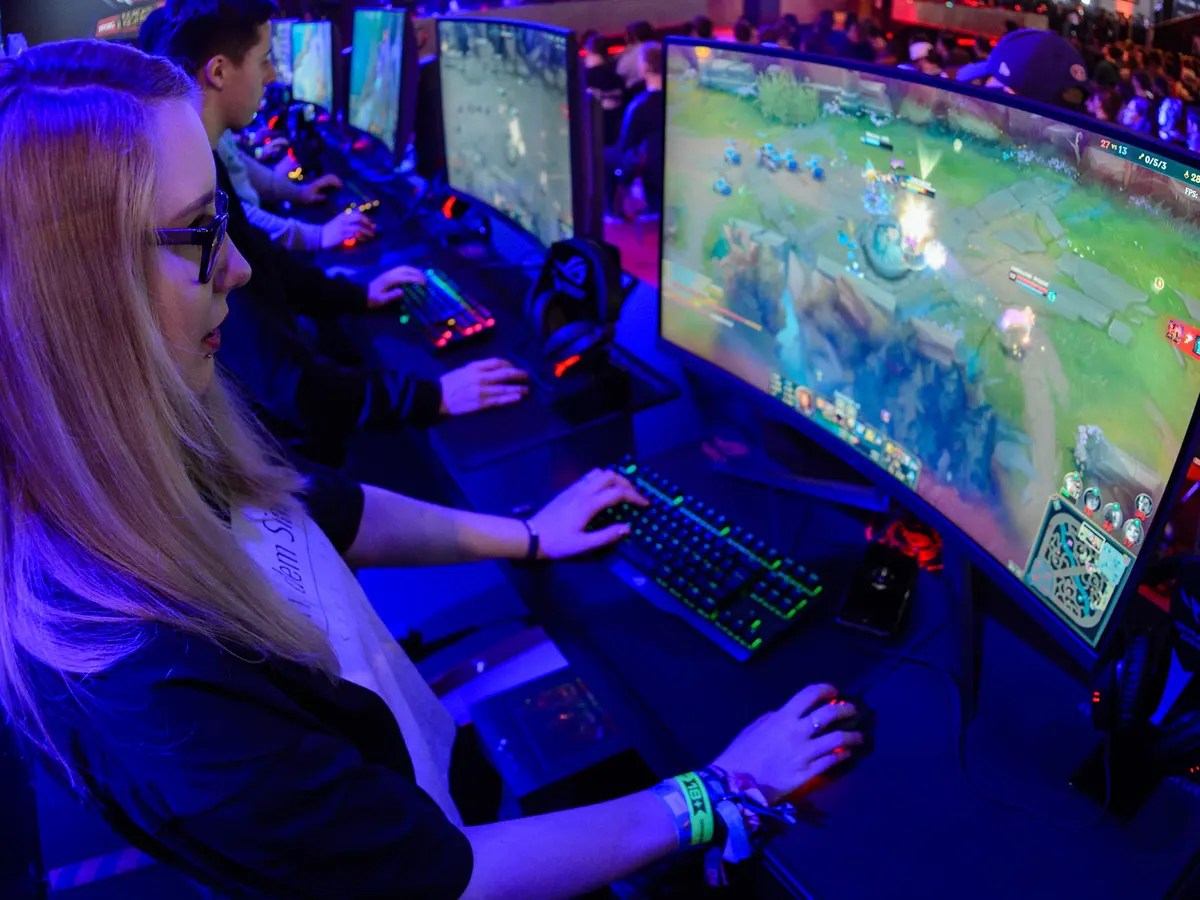 Best gaming desktop with the finest ‘Lunar Light’ Lighting