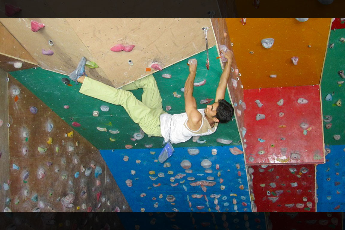 Saipa Varnamkhast rock climbing wall