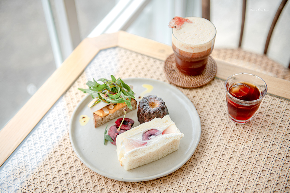 台北士林-有明心 陽明山腰白屋咖啡館，嚐創意咖啡和甜點，特地上山也甘願