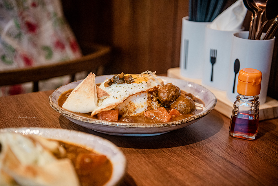 台北大安:老咖哩 餐酒館熱賣的72小時咖哩飯，嚐出親切家常台灣味