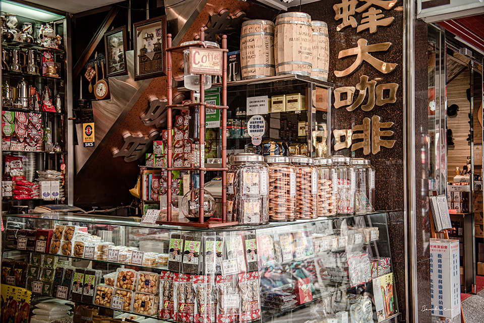 台北西門町-蜂大咖啡 半百老咖啡館魅力早餐，也來合桃酥、杏仁糕配杯咖啡吧!