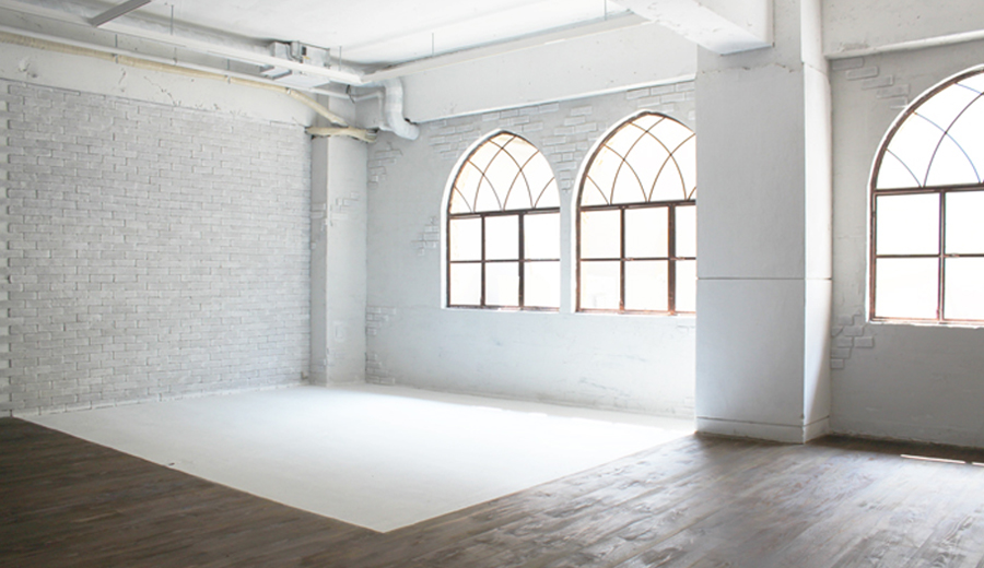 MV・PV撮影用スタジオ（C.白レンガ壁スタジオ）｜バンドレコーディング・MV制作・ライブ動画のアトヨンサウンドファクトリー