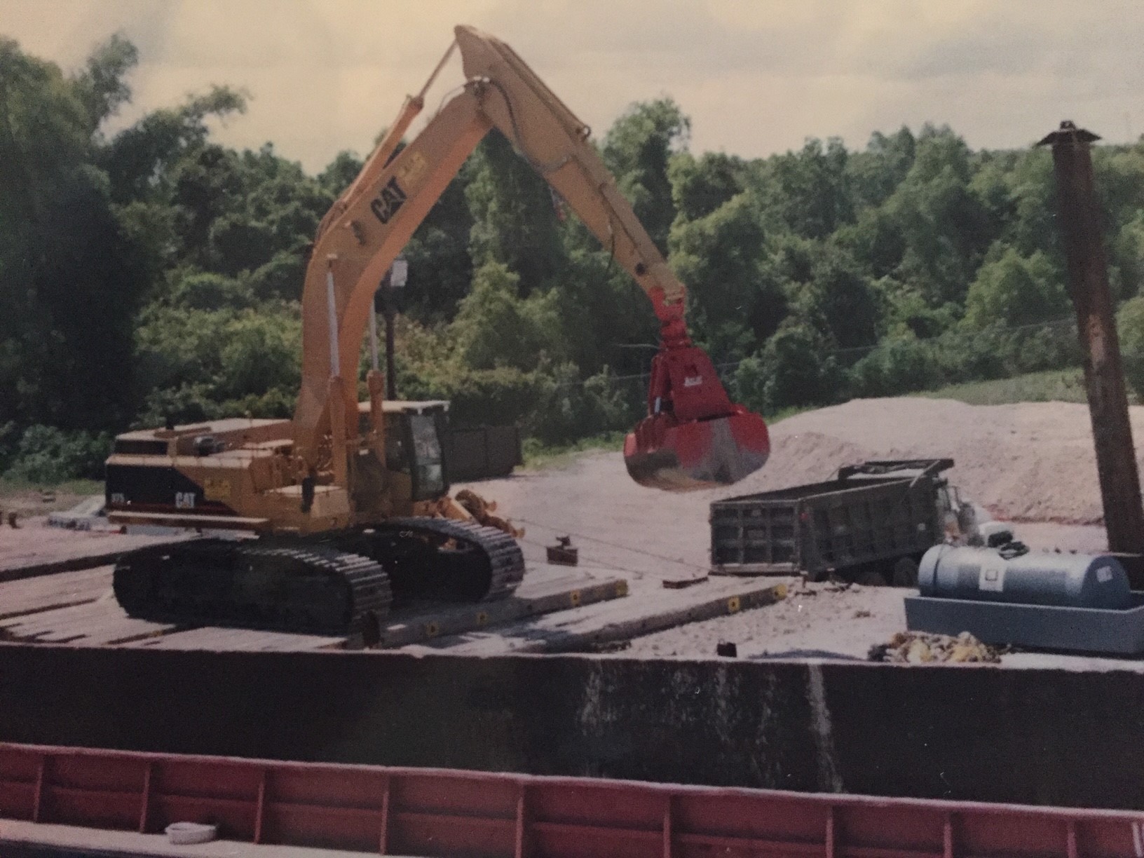 Bulk Material Handling Pipeline Contractors & Amphibious Equipment