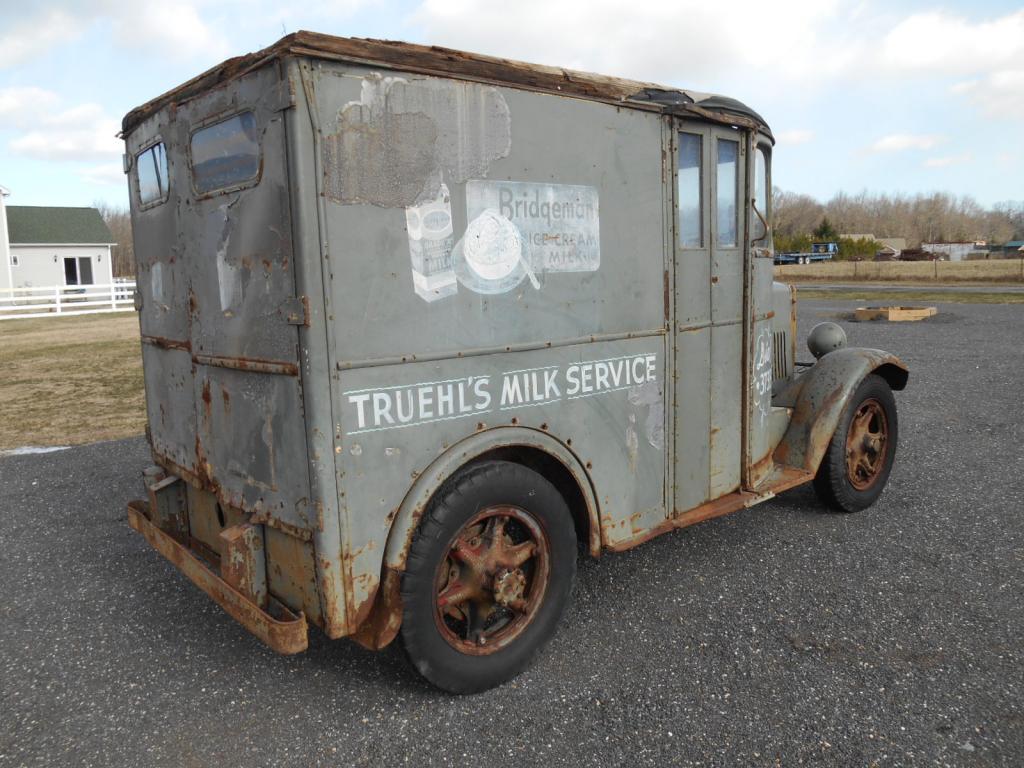 1936 DIVCO milk truck
